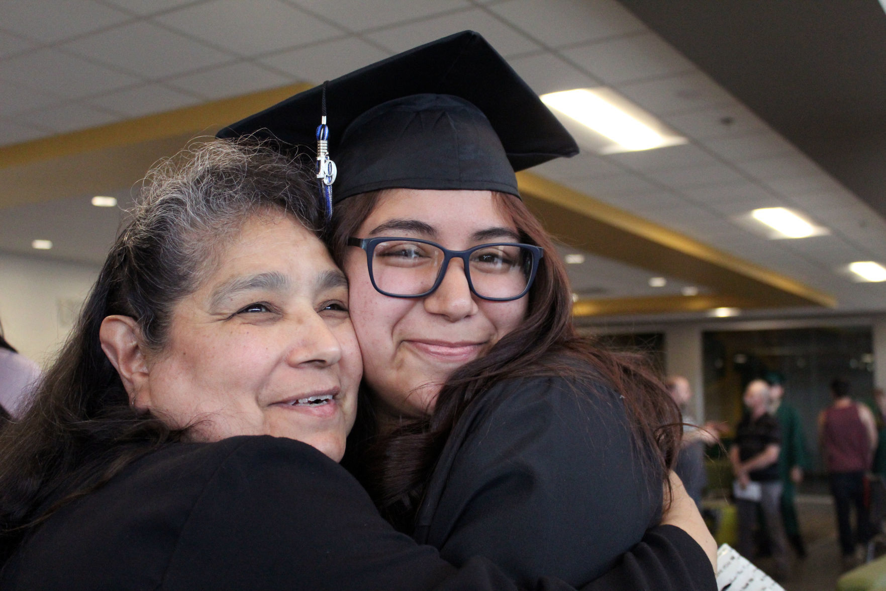 060419-ctzn-news-dsl-grad001.jpg